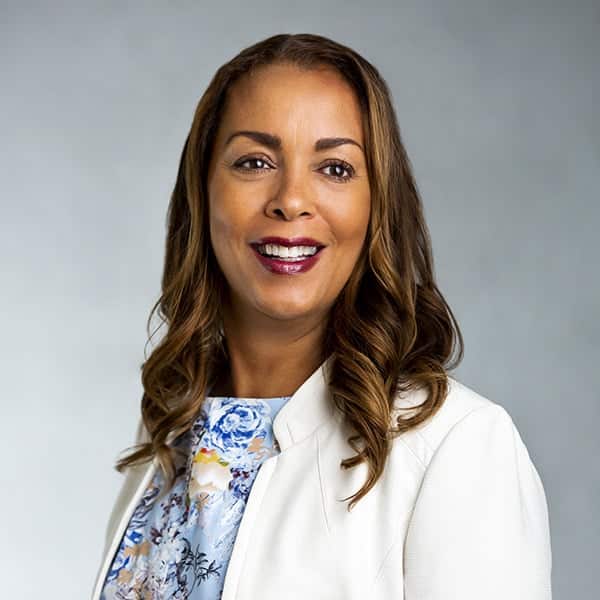 Daphne Logan headshot